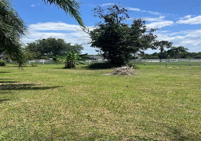 Photo 3 of Single family home for sale at 915 Hillside Ct S, Winter Haven, FL 33881 | MLS# O6428179 | Listing updated on 2026-09-05