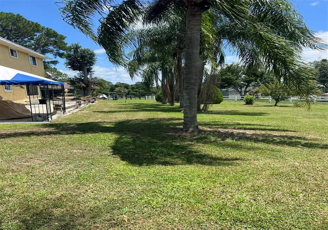 Photo 4 of Single family home for sale at 915 Hillside Ct S, Winter Haven, FL 33881 | MLS# O6428179 | Listing updated on 2026-09-05