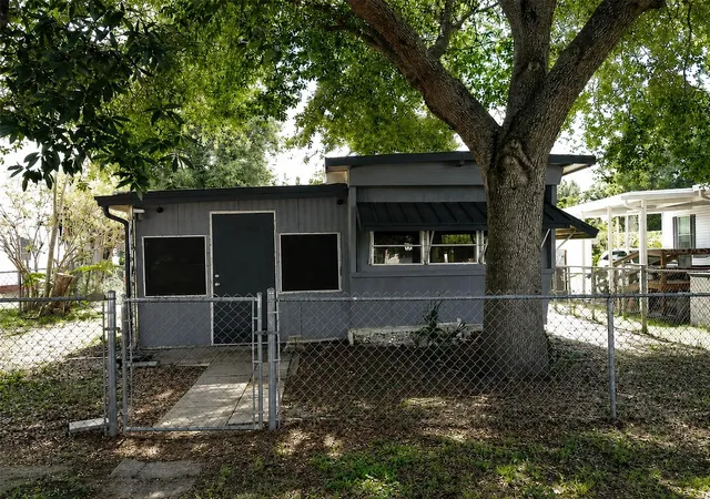 2nd image of 6250 Connecticut St, Zephyrhills, FL 33542 | MLS# TB8532839