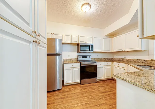 Listing Photo 1 - Condo for sale in building located at 5500 Metrowest Blvd, Orlando, FL 32811 - Unit #14-203