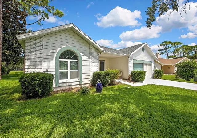 Photo 3 of Sale Pending at 7159 Crown Oaks Dr, Spring Hill, FL 34606 | MLS# W7887986 | Listing updated on 2026-10-07
