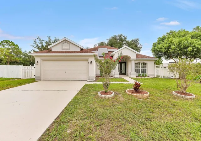 Photo 5 of Single family home for sale at 46 Cordona Dr, Kissimmee, FL 34758 | MLS# O6428211 | Listing updated on 2026-08-14