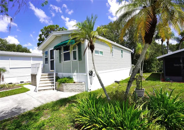 2nd image of 125 Brookshire Dr, Nokomis, FL 34275 | MLS# C7528834