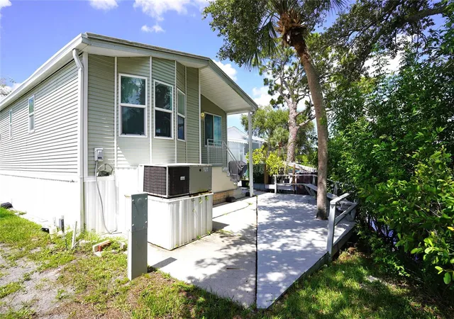 3rd image of 125 Brookshire Dr, Nokomis, FL 34275 | MLS# C7528834