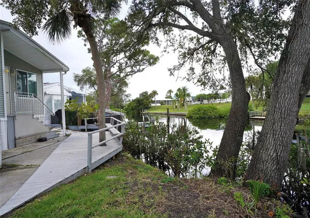 Photo 3 of Manufactured home for sale at 125 Brookshire Dr, Nokomis, FL 34275 | MLS# C7528834 | Listing updated on 2026-09-24
