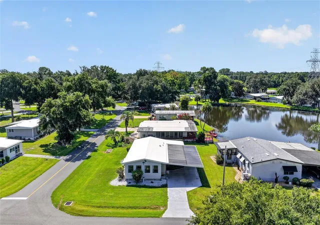Photo 2 of Manufactured home for sale at 12 N Bobwhite Rd, Wildwood, FL 34785 | MLS# G5115559 | Listing updated on 2026-09-23
