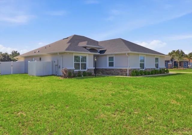Single family home for sale at 9811 SE 64th Avenue, BELLEVIEW, FL 34420 | MLS# OM729212