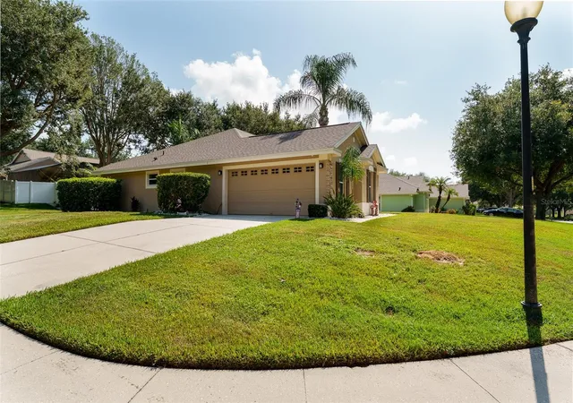 Photo 4 of Sale Pending at 10501 Via Como Ct, Clermont, FL 34711 | MLS# G5115561 | Listing updated on 2026-08-23