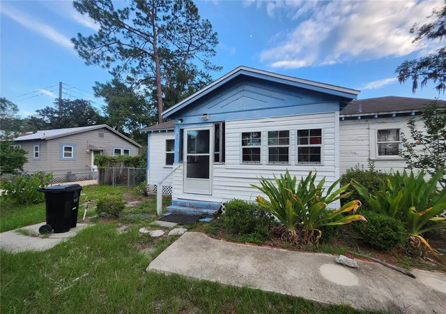 Photo 3 of Single family home for sale at 1427 Se 1st Avenue, Gainesville, FL 32641 | MLS# O6428227 | Listing updated on 2026-09-22