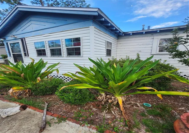 Photo 3 of Single family home for sale at 1427 SE 1st Avenue, Gainesville, FL 32641 | MLS# O6428227 | Listing updated on 2026-09-22