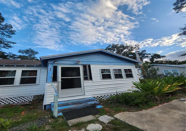 Photo 4 of Single family home for sale at 1427 SE 1st Avenue, Gainesville, FL 32641 | MLS# O6428227 | Listing updated on 2026-09-22
