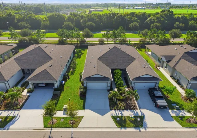 Photo 4 of House for sale at 6352 Mooring Line Cir, Apollo Beach, FL 33572 | MLS# TB8532883 | Listing updated on 2026-10-10