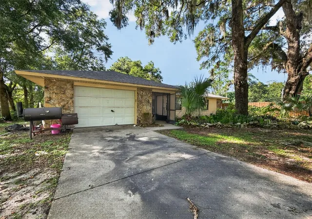 Photo 2 of Single family home for sale at 11025 Se 132nd Place, Ocklawaha, FL 32179 | MLS# G5115563 | Listing updated on 2026-07-29