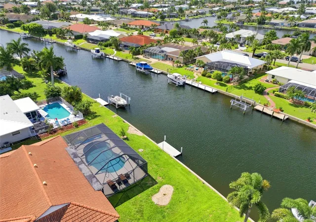 Photo 1 of Single family home for sale at 425 Belvedere Ct, Punta Gorda, FL 33950 | MLS# C7528837 | Listing updated on 2026-10-03