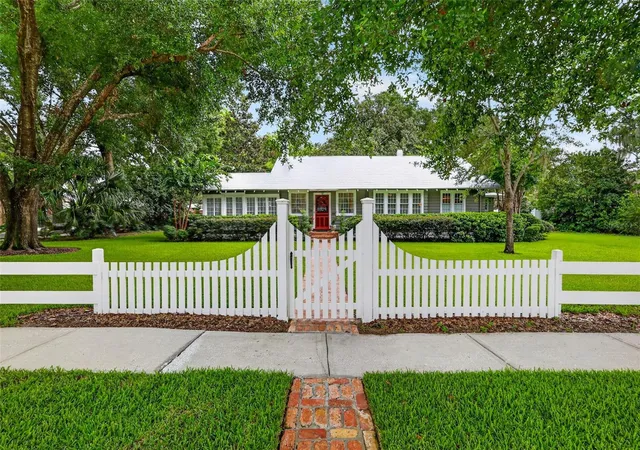 2nd image of 1046 N Mcdonald St, Mount Dora, FL 32757 | MLS# G5115566