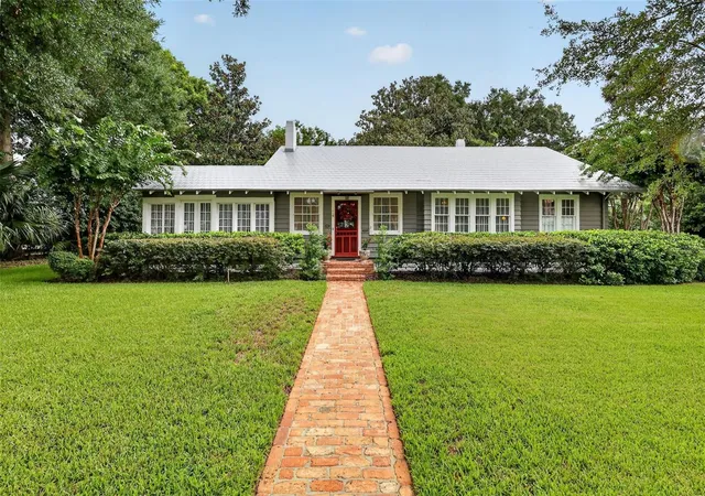 3rd image of 1046 N Mcdonald St, Mount Dora, FL 32757 | MLS# G5115566