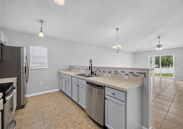 4th image of 2225 Sandridge Cir, Eustis, FL 32726 | MLS# G5115568