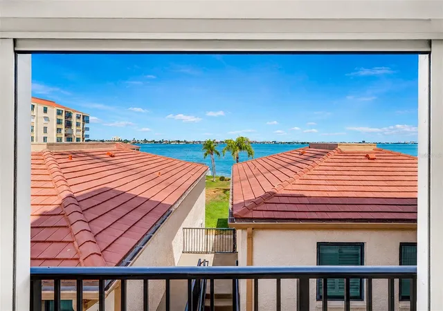 Listing Photo 2 - Condo for sale in building located at 6145 Sun Blvd, St. Petersburg, FL 33715 - Unit #306