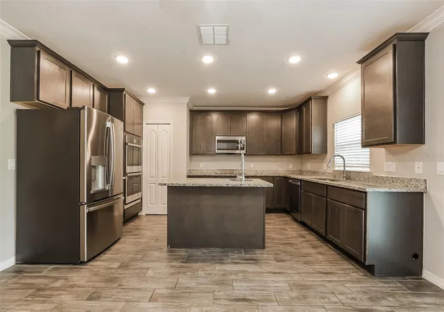 Photo 4 of Single family home for sale at 1926 Bell Crk Loop, Fruitland Park, FL 34731 | MLS# O6428267 | Listing updated on 2026-08-26