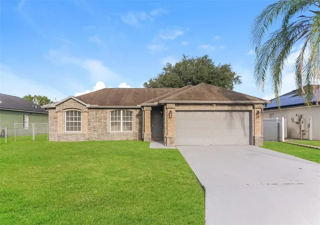 Photo 1 of Single family home for sale at 611 Basingstoke Ct, Kissimmee, FL 34758 | MLS# O6428271 | Listing updated on 2026-10-20