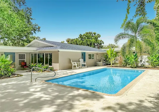 Photo 3 of Single family home for sale at 63 Oakwood Dr, Dunedin, FL 34698 | MLS# A4701116 | Listing updated on 2026-10-12