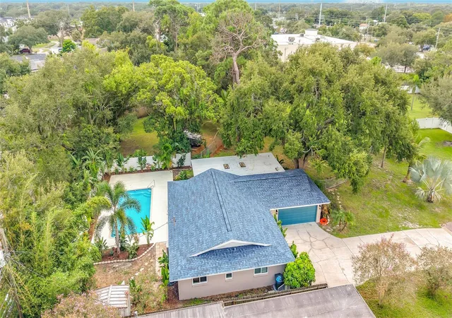 Photo 1 of Single family home for sale at 63 Oakwood Dr, Dunedin, FL 34698 | MLS# A4701116 | Listing updated on 2026-10-12