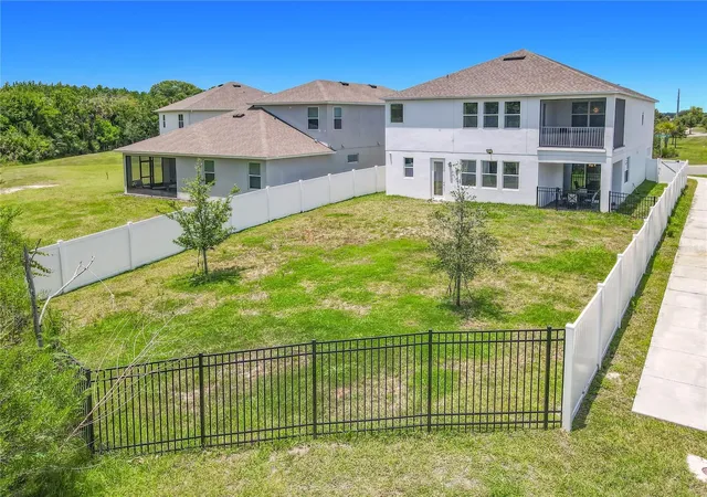 Photo 3 of Single family home for sale at 720 Treehouse Loop, Debary, FL 32713 | MLS# O6428283 | Listing updated on 2026-08-28