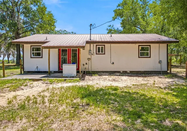 Photo 3 of Single Family Residence at 13051 NE 60th Street, Williston, FL 32696 | MLS# OM729228 |  | Sold on 2026-09-14