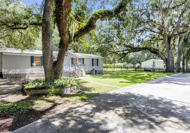 Photo 2 of Manufactured home for sale at 1705 Se 179 Place, Summerfield, FL 34491 | MLS# S5154446 | Listing updated on 2026-08-30