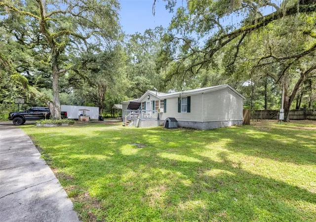 Photo 3 of Manufactured home for sale at 1705 Se 179 Place, Summerfield, FL 34491 | MLS# S5154446 | Listing updated on 2026-08-30