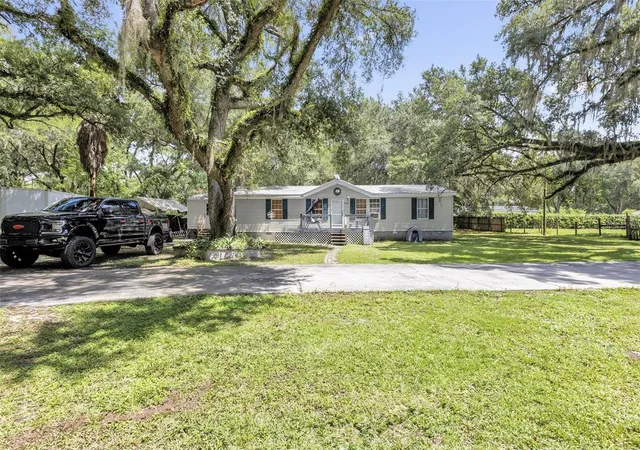 Photo 3 of Manufactured home for sale at 1705 SE 179 Place, Summerfield, FL 34491 | MLS# S5154446 | Listing updated on 2026-08-30