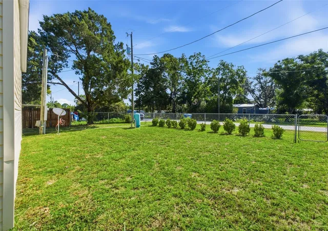 Photo 2 of Manufactured home for sale at 4313 Orlando Ave, Brooksville, FL 34604 | MLS# W7887999 | Listing updated on 2026-09-15