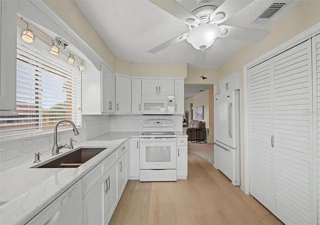 Listing Photo 3 - Condo for sale in building located at 4009 Lighthouse Wy, NEW PORT RICHEY, FL 34652