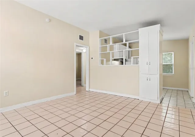 Photo 3 of Single family home for sale at 4720 Balboa Dr, Orlando, FL 32808 | MLS# O6428332 | Listing updated on 2026-10-08
