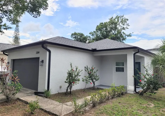 Photo 3 of Sale Pending at 2354 Tami Sola St, Sarasota, FL 34237 | MLS# A4701131 | Listing updated on 2026-10-01