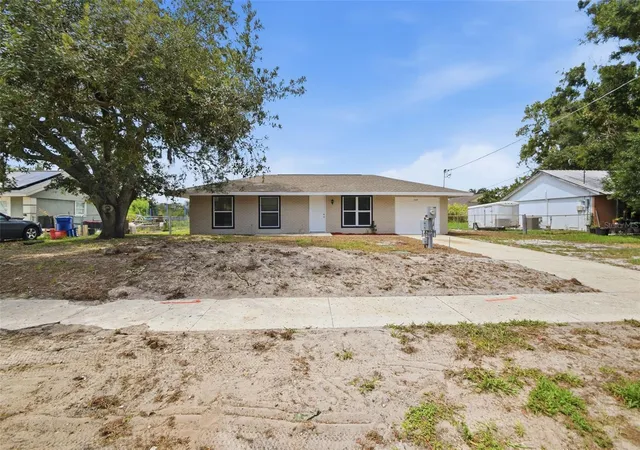 3rd image of 1334 Atlantic Dr, Ruskin, FL 33570 | MLS# O6428373