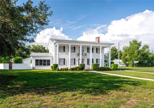 2nd image of 300 3rd St Ne, Fort Meade, FL 33841 | MLS# L4963823