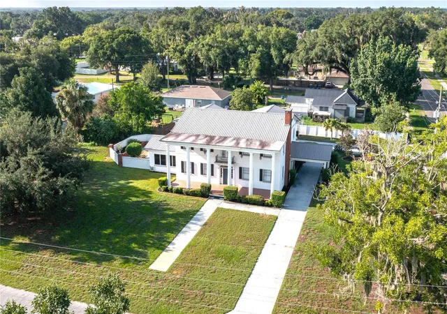 3rd image of 300 3Rd St Ne, Fort Meade, FL 33841 | MLS# L4963823