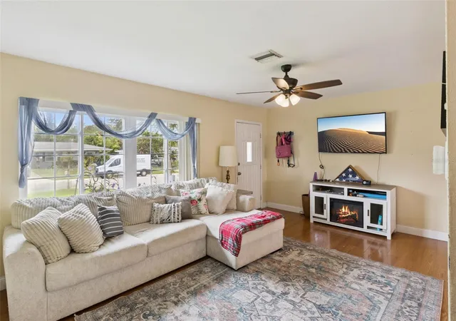 Photo 3 of Single family home for sale at 1247 S San Remo Ave, Clearwater, FL 33756 | MLS# O6428396 | Listing updated on 2026-08-11