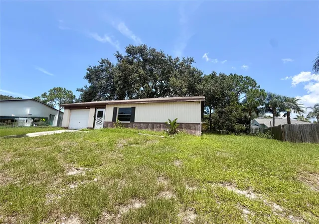 Photo 2 of Sale Pending at 1306 Dukes Dr, Tarpon Springs, FL 34689 | MLS# TB8533081 | Listing updated on 2026-08-27
