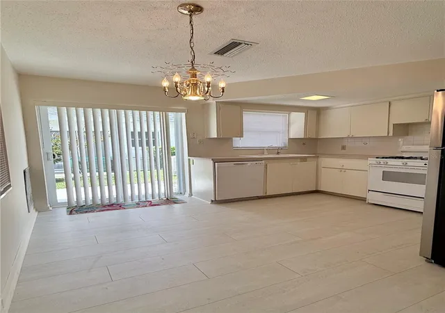 Photo 4 of House for sale at 7847 39th Terrace N, Saint Petersburg, FL 33709 | MLS# TB8533087 | Listing updated on 2026-08-14