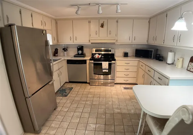 Photo 4 of Manufactured home for sale at 2100 Kings Hwy Trl #116, Port Charlotte, FL 33980 | MLS# C7528862 | Listing updated on 2026-10-07