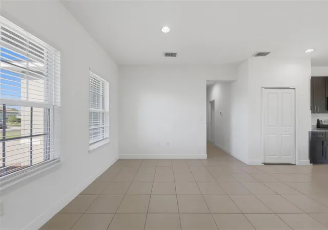 Photo 4 of Single family home for sale at 304 Begonia Ct, Kissimmee, FL 34759 | MLS# O6428429 | Listing updated on 2026-10-20