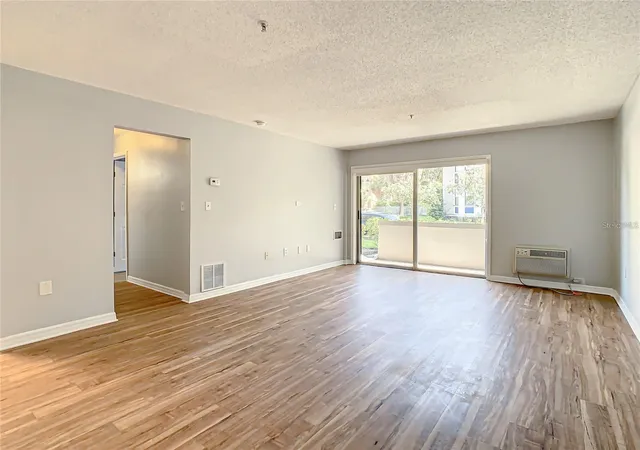 Listing Photo 5 - Condo for sale in building located at 406 S Cedar Ave, TAMPA, FL 33606 - Unit #107