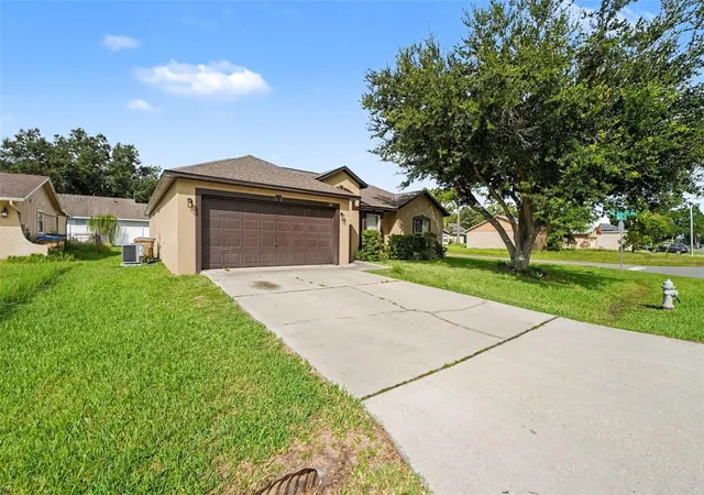 Photo 2 of Single family home for sale at 807 Del Prado Dr, Kissimmee, FL 34758 | MLS# O6428439 | Listing updated on 2026-09-07