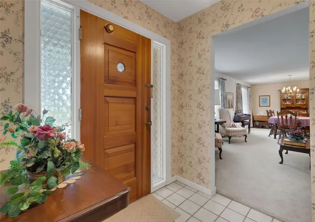 Photo 1 of Sale Pending at 402 Aberdeen Ct N, Lakeland, FL 33813 | MLS# L4963827 | Listing updated on 2026-10-09