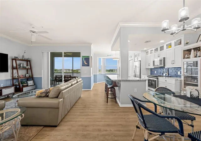 Listing Photo 5 - Condo for sale in building located at 10460 Washingtonia Palm Wy, Fort Myers, FL 33966 - Unit #1342