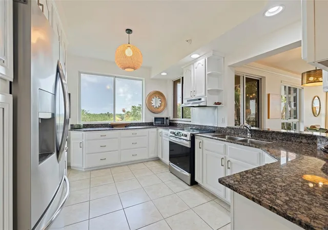 4th image of 4737 Dolphin Cay Ln S #401, Saint Petersburg, FL 33711 | MLS# TB8533120