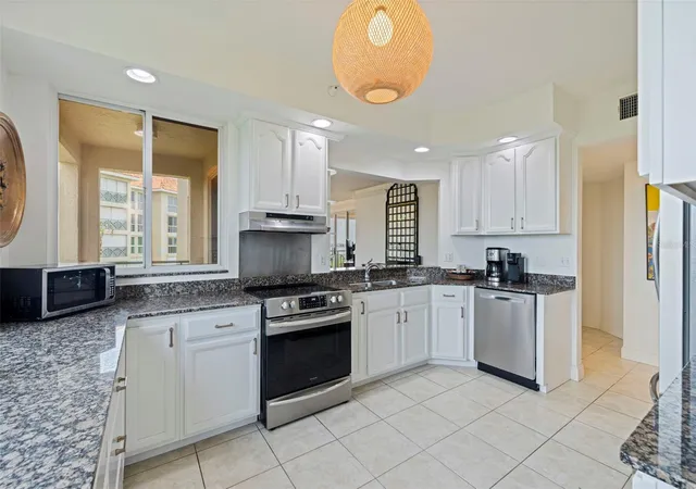 5th image of 4737 Dolphin Cay Ln S #401, Saint Petersburg, FL 33711 | MLS# TB8533120