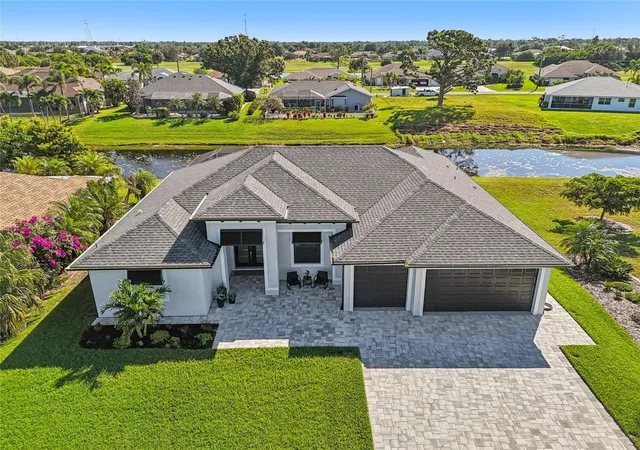 Photo 2 of Single family home for sale at 35 Medalist Ct, Rotonda West, FL 33947 | MLS# D6148213 | Listing updated on 2026-08-07
